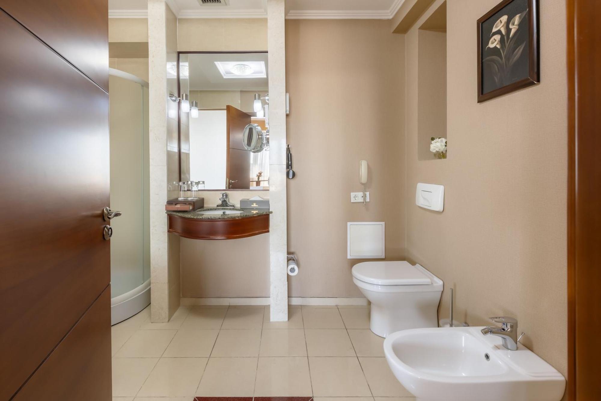 Regardal Hotel Almaty Eksteriør billede