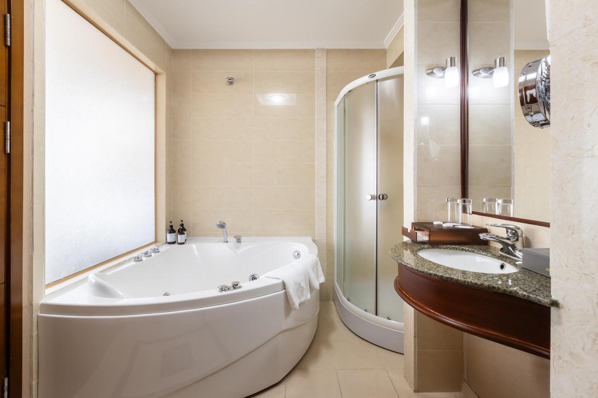 Regardal Hotel Almaty Eksteriør billede