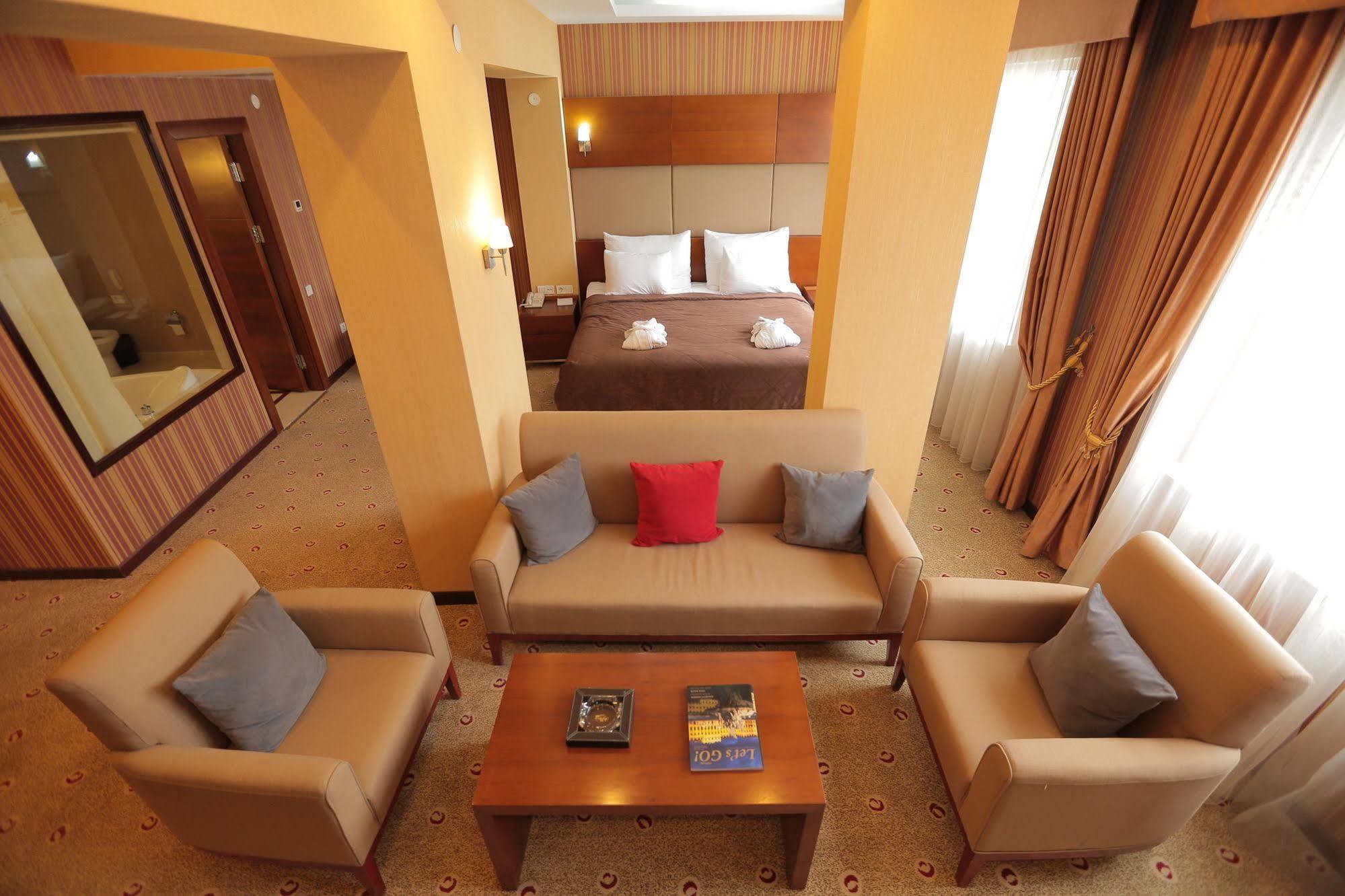 Regardal Hotel Almaty Eksteriør billede