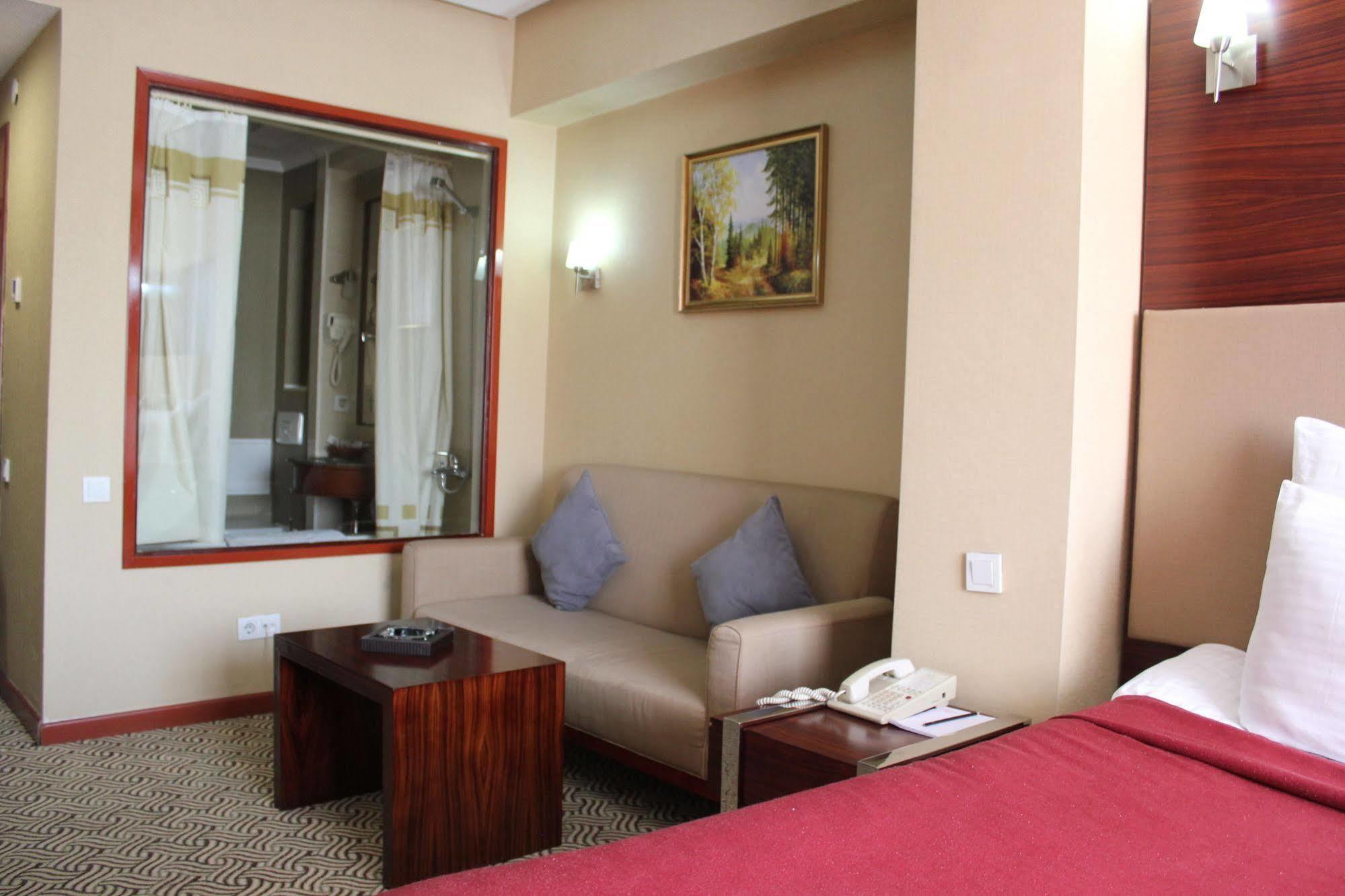 Regardal Hotel Almaty Eksteriør billede