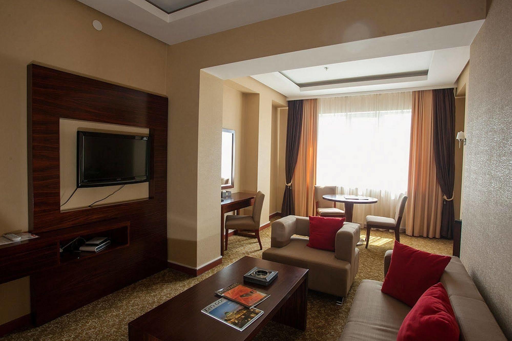 Regardal Hotel Almaty Eksteriør billede